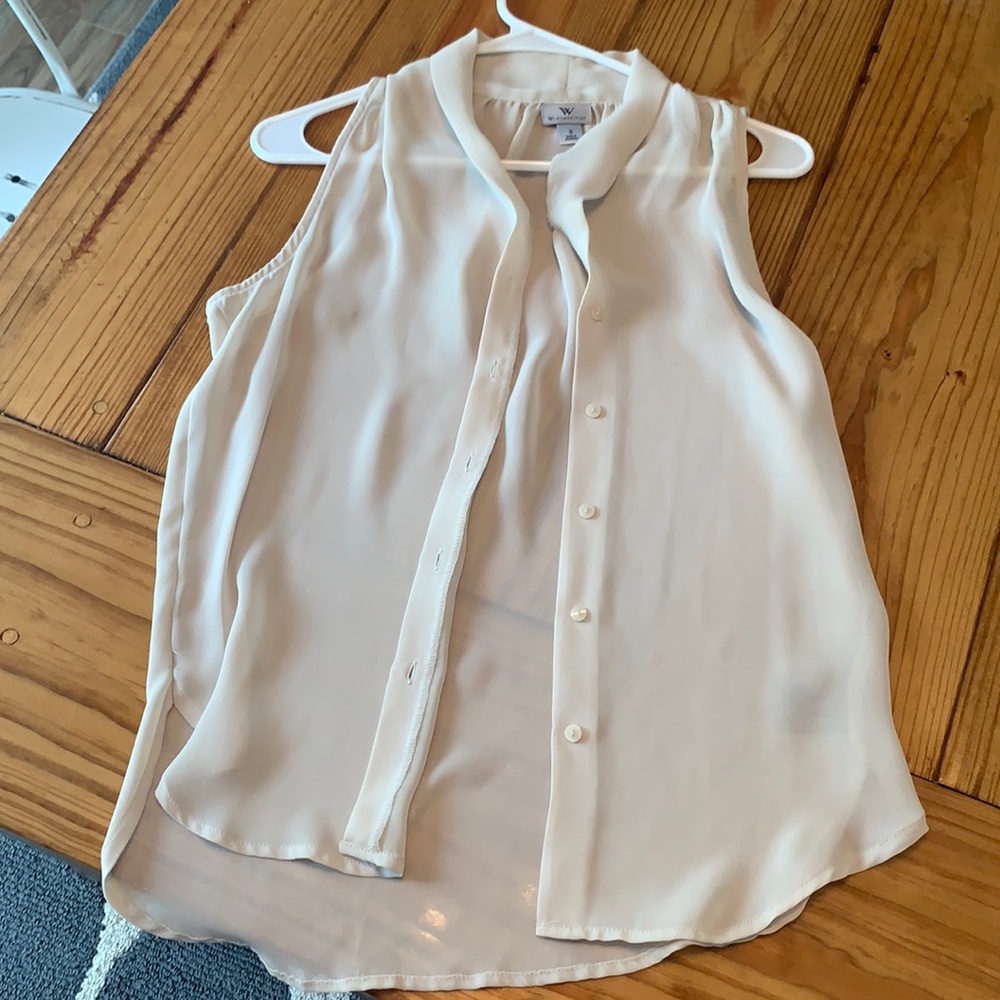 Women’s button up top